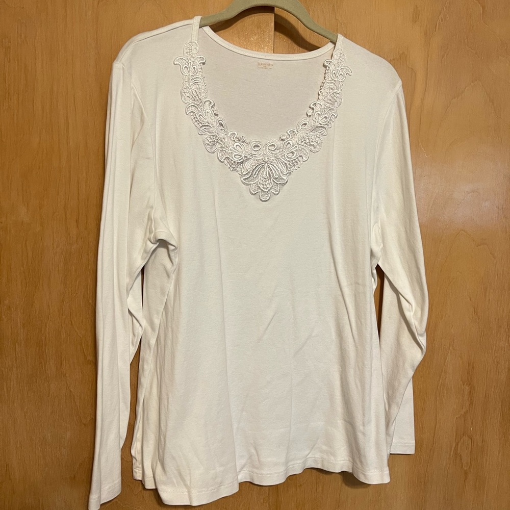 XL St. John’s Bay decorated long sleeve tee